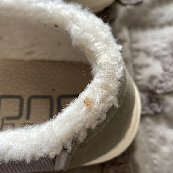 Hey Dude Wendy Light Gray Slip-On Shoes with Cream Lining - Picture 3 of 7